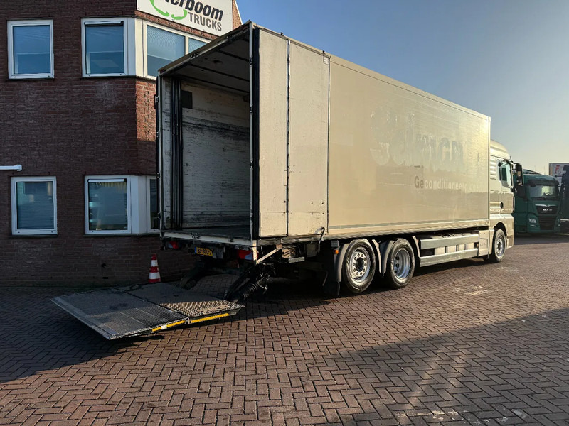 MAN TGX TGX 26.400 6X2-2 BL Iso Koffer mit LBW und Heizung EURO6 Holland Truck - Camión caja cerrada: foto 4 MAN TGX TGX 26.400 6X2-2 BL Iso Koffer mit LBW und Heizung EURO6 Holland Truck - Camión caja cerrada: foto 4