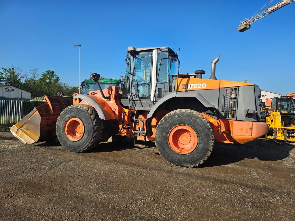 HITACHI ZW 220 - Cargadora de ruedas: foto 3 HITACHI ZW 220 - Cargadora de ruedas: foto 3