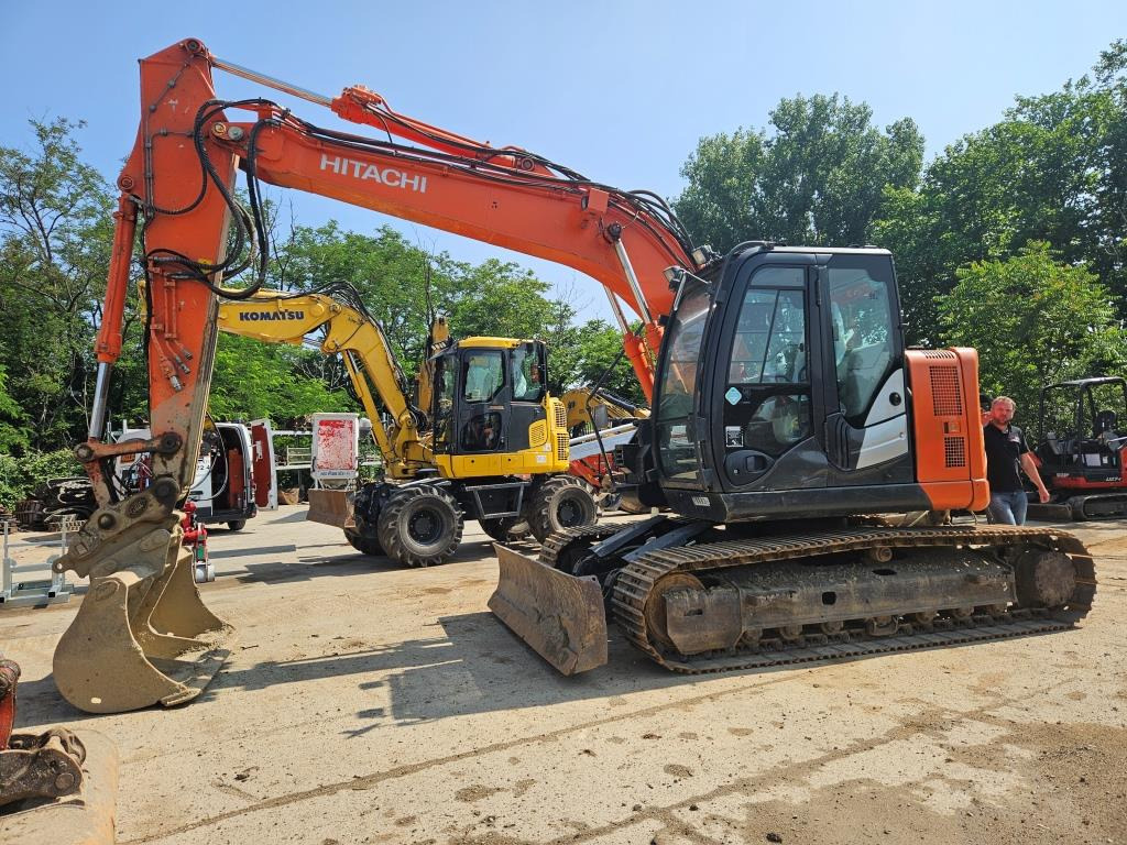 HITACHI ZX 135 US - Excavadora de cadenas: foto 2 HITACHI ZX 135 US - Excavadora de cadenas: foto 2