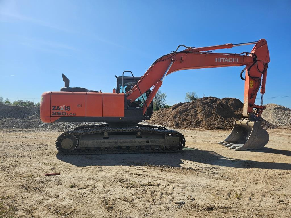 HITACHI ZX 250 LCN-5 - Excavadora de cadenas: foto 2 HITACHI ZX 250 LCN-5 - Excavadora de cadenas: foto 2