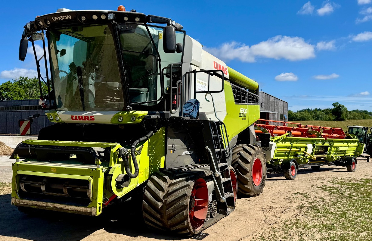 CLAAS Lexion 6900 TerraTrac 890 full Options - Cosechadora de granos: foto 1 CLAAS Lexion 6900 TerraTrac 890 full Options - Cosechadora de granos: foto 1