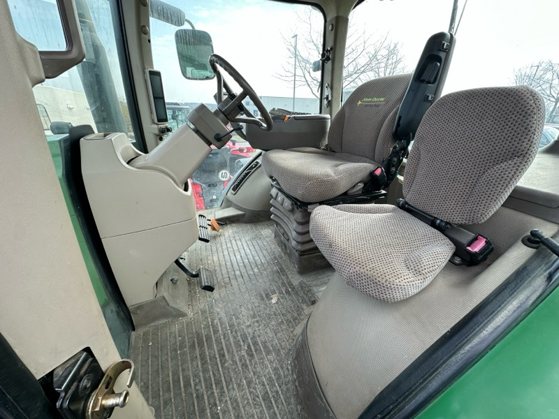 John Deere 8260R AutoPowr - Tractor: foto 4 John Deere 8260R AutoPowr - Tractor: foto 4