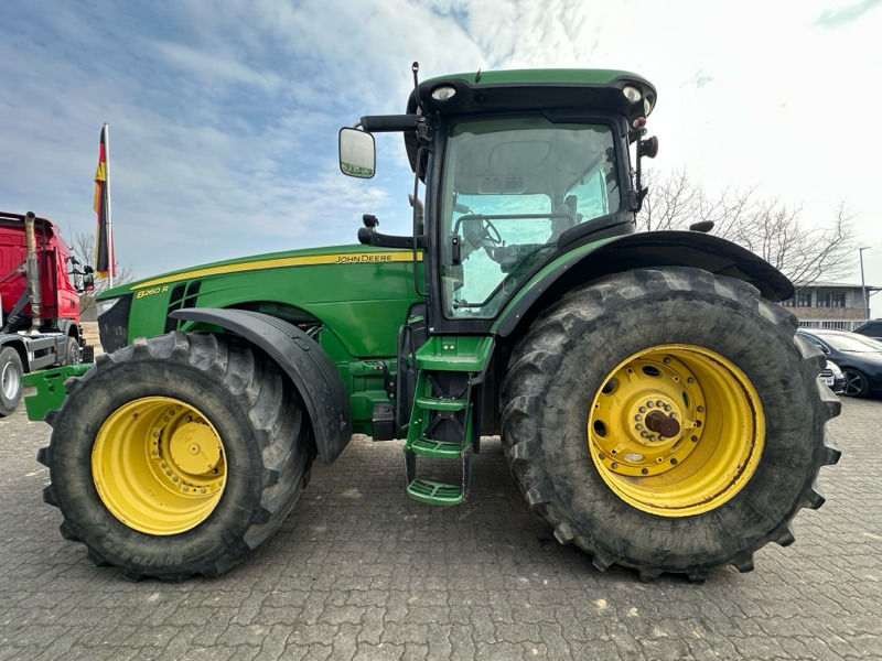 John Deere 8260R AutoPowr - Tractor: foto 5 John Deere 8260R AutoPowr - Tractor: foto 5
