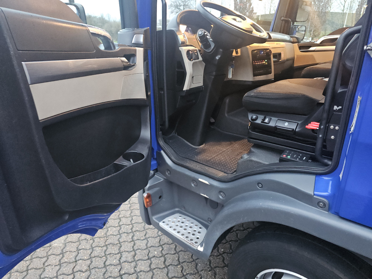 MAN TGL 12.190 BL - Camión multibasculante: foto 5 MAN TGL 12.190 BL - Camión multibasculante: foto 5