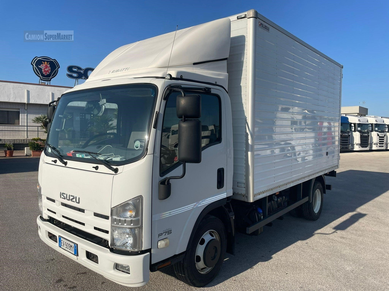 ISUZU P75 - Camión caja cerrada: foto 2 ISUZU P75 - Camión caja cerrada: foto 2