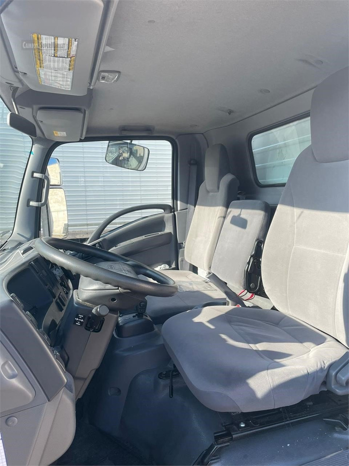 ISUZU P75 - Camión caja cerrada: foto 3 ISUZU P75 - Camión caja cerrada: foto 3