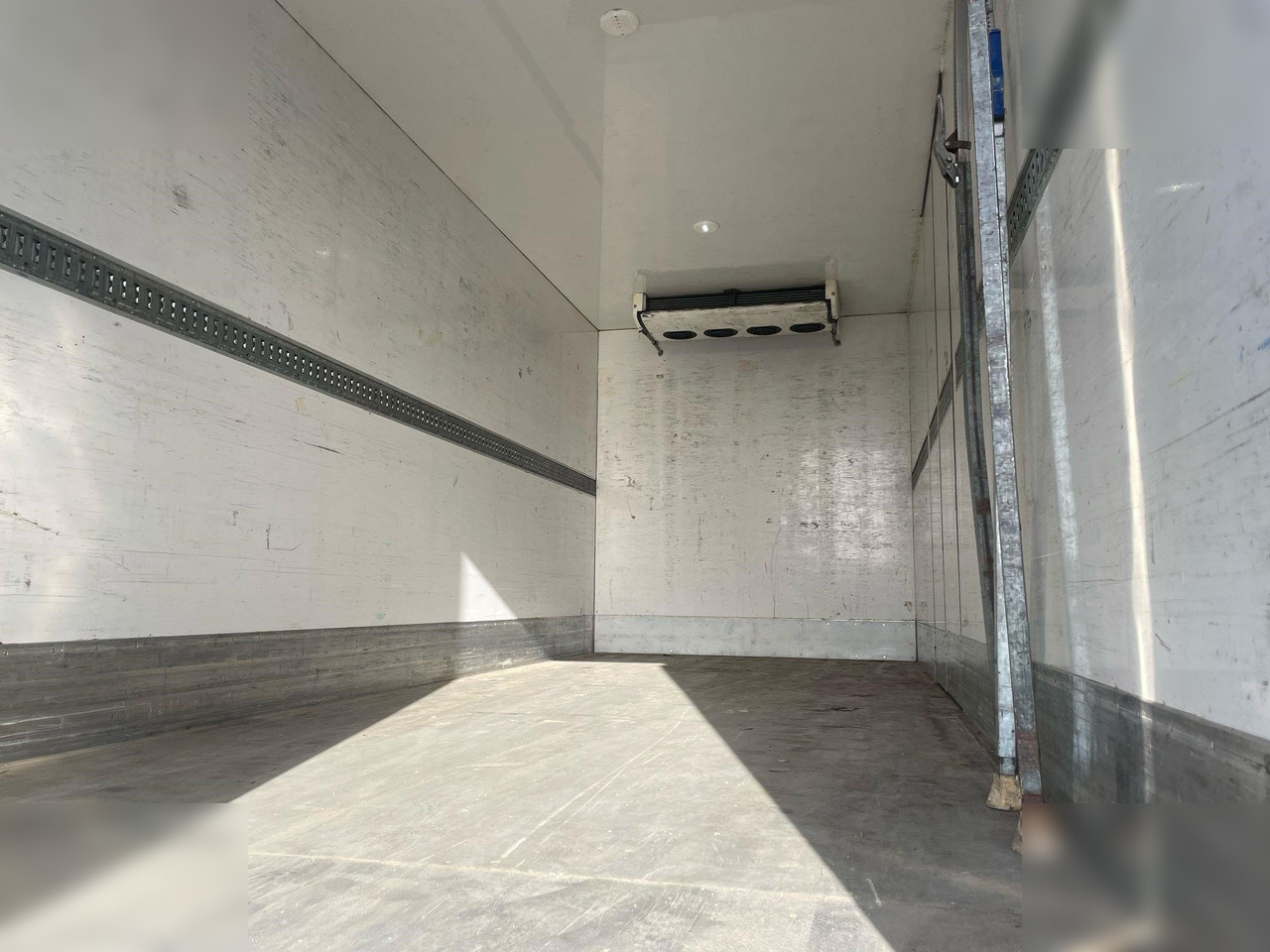 Camión caja cerrada SCANIA R730: foto 14