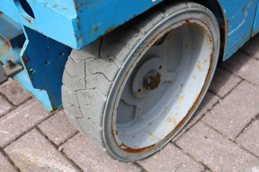Plataforma de tijeras Genie GS2646 Electric, Working Height 9.80m, Capacity 45: foto 14
