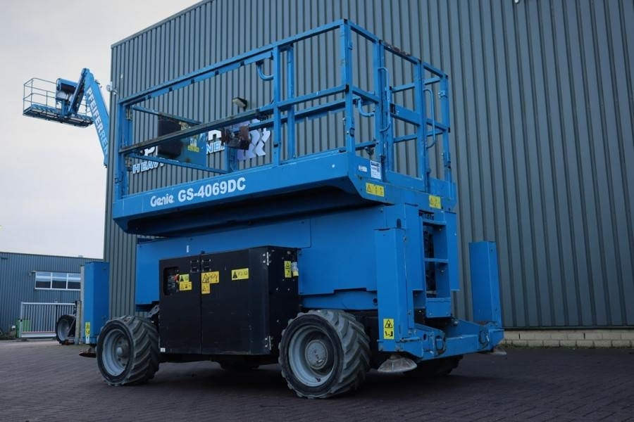 Plataforma de tijeras Genie GS4069 Electric, 14m Working Height, 363kg Capacit: foto 8