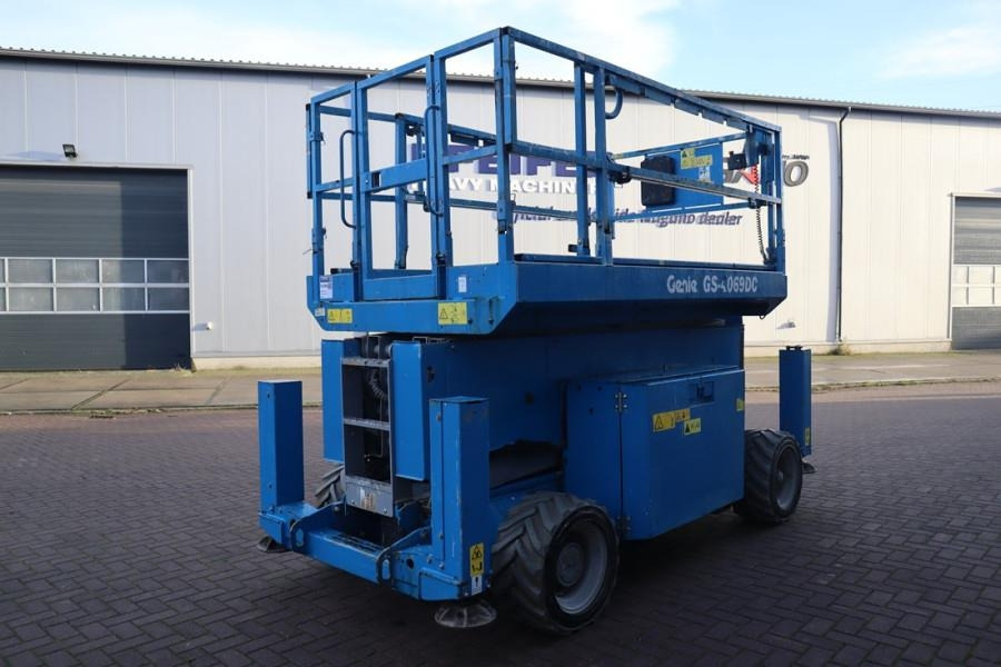 Genie GS4069DC Electric, 14m Working Height, 363kg Capac - Plataforma de tijeras: foto 2 Genie GS4069DC Electric, 14m Working Height, 363kg Capac - Plataforma de tijeras: foto 2
