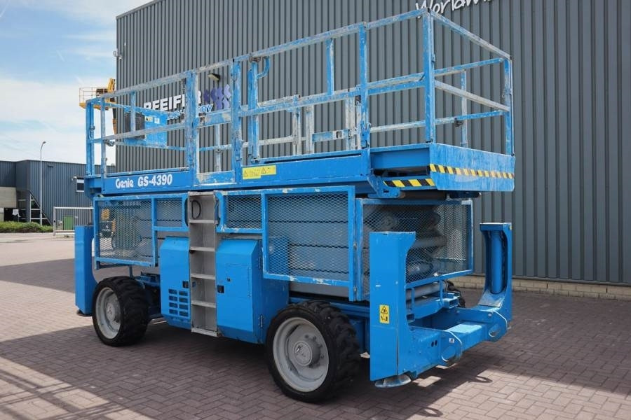 Plataforma de tijeras Genie GS4390 Diesel, 4x4 Drive, 15.11m Working Height 68: foto 6