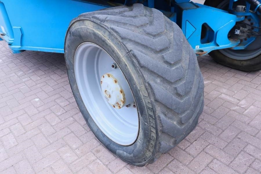 Plataforma articulada Genie ZX135/70 Diesel, 4x4x4 Drive, 43m Working Height,: foto 13