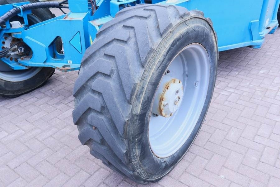 Plataforma articulada Genie ZX135/70 Diesel, 4x4x4 Drive, 43m Working Height,: foto 10