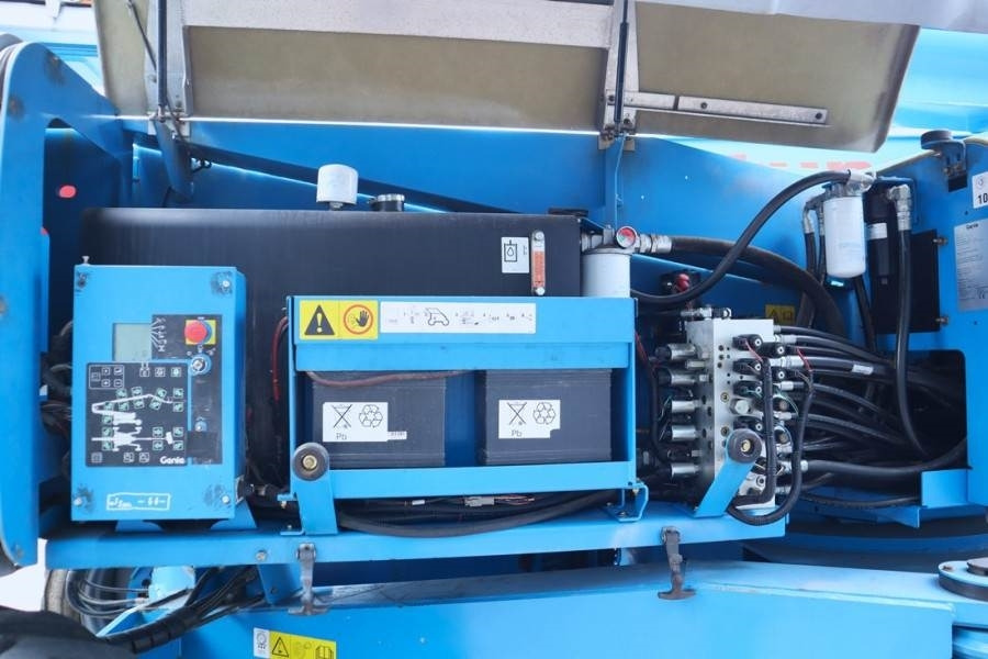 Plataforma articulada Genie ZX135/70 Diesel, 4x4x4 Drive, 43m Working Height,: foto 9