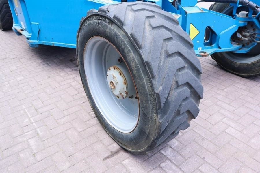 Plataforma articulada Genie ZX135/70 Diesel, 4x4x4 Drive, 43m Working Height,: foto 11