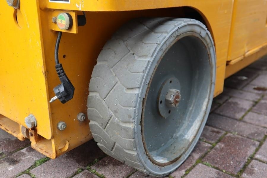 Plataforma de tijeras Haulotte COMPACT 10 Electric, 10m Working Height, 450kg Cap: foto 12