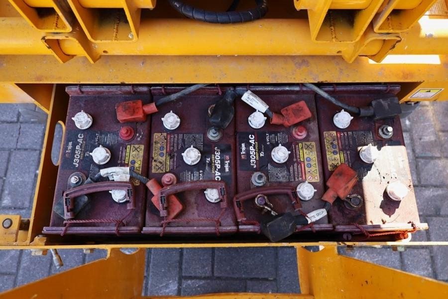 Haulotte Compact 10 Electric, 10m Working Height, 450kg Cap - Plataforma de tijeras: foto 3 Haulotte Compact 10 Electric, 10m Working Height, 450kg Cap - Plataforma de tijeras: foto 3