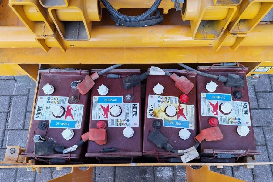 Haulotte Compact 10 Electric, 10m Working Height, 450kg Cap - Plataforma de tijeras: foto 5 Haulotte Compact 10 Electric, 10m Working Height, 450kg Cap - Plataforma de tijeras: foto 5