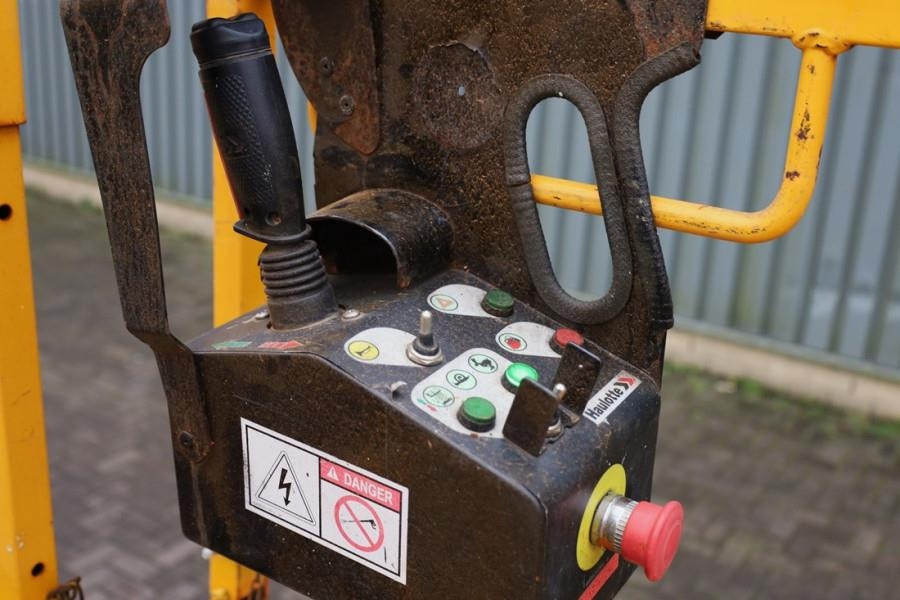 Haulotte Compact 10N As-Is, Electric, 10m Working Height, 2 - Plataforma de tijeras: foto 4 Haulotte Compact 10N As-Is, Electric, 10m Working Height, 2 - Plataforma de tijeras: foto 4