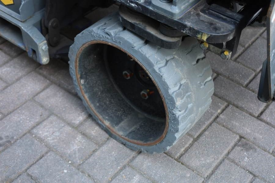 Plataforma de tijeras Holland Lift Ecostar HL-9710 Electric, 12m Working Height, 325k: foto 11 Plataforma de tijeras Holland Lift Ecostar HL-9710 Electric, 12m Working Height, 325k: foto 11