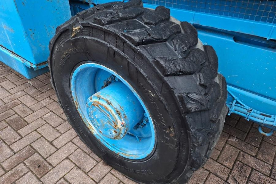 Plataforma de tijeras Holland Lift Megastar G300 Diesel, 4x4x4 Drive, 33.5m Working H: foto 11