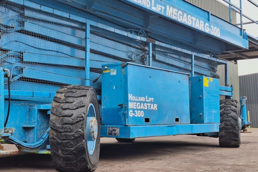 Plataforma de tijeras Holland Lift Megastar G300 Diesel, 4x4x4 Drive, 33.5m Working H: foto 10