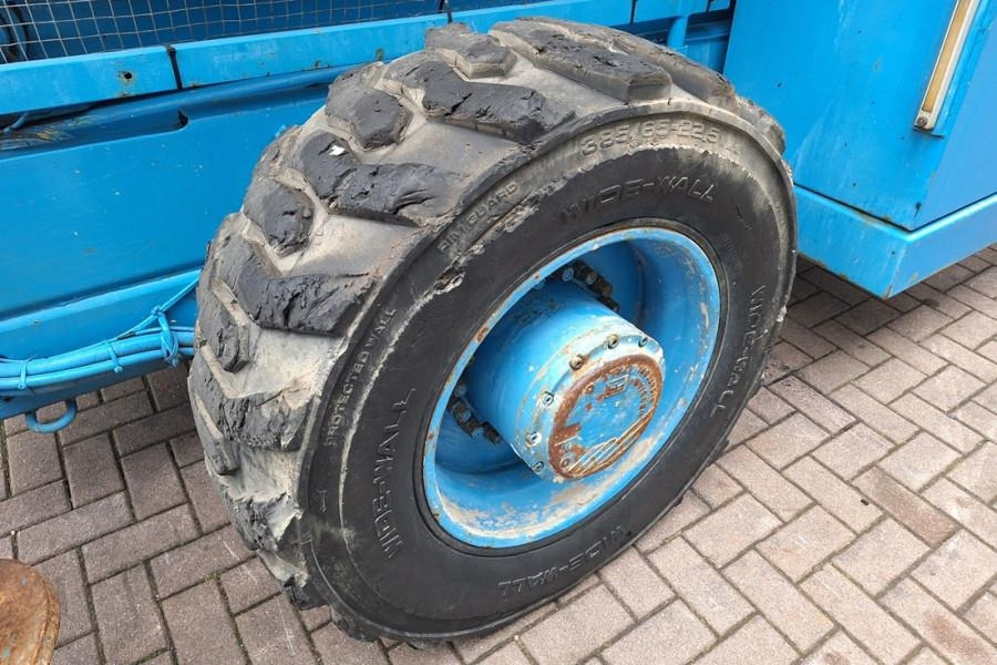 Plataforma de tijeras Holland Lift Megastar G300 Diesel, 4x4x4 Drive, 33.5m Working H: foto 14