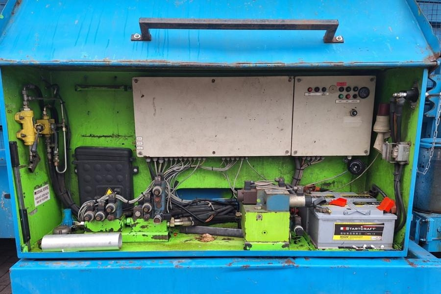 Plataforma de tijeras Holland Lift Megastar G300 Diesel, 4x4x4 Drive, 33.5m Working H: foto 15