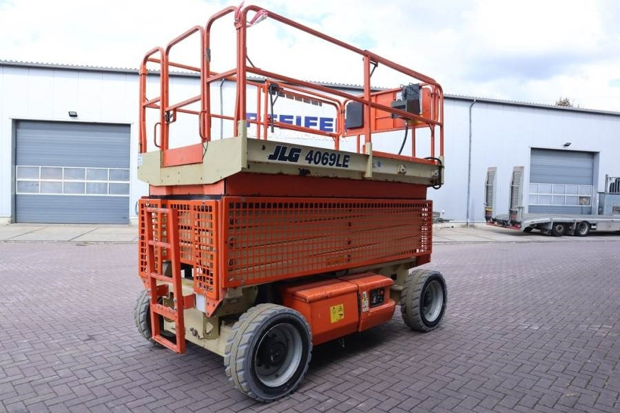 JLG M4069 Hybrid, 14.2m Working Height, 360kg Capacity - Plataforma de tijeras: foto 2 JLG M4069 Hybrid, 14.2m Working Height, 360kg Capacity - Plataforma de tijeras: foto 2
