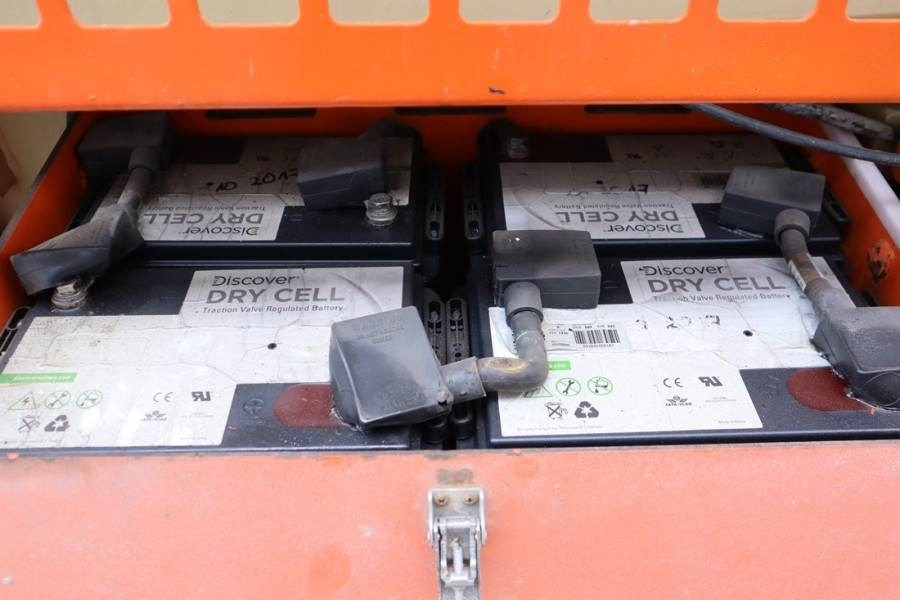 JLG M4069 Hybrid, 14.2m Working Height, 360kg Capacity - Plataforma de tijeras: foto 5 JLG M4069 Hybrid, 14.2m Working Height, 360kg Capacity - Plataforma de tijeras: foto 5