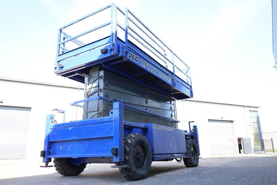 Liftlux SL245-25D 4WD Diesel, 4x4 Drive, 26.5m Working Hei - Plataforma de tijeras: foto 2 Liftlux SL245-25D 4WD Diesel, 4x4 Drive, 26.5m Working Hei - Plataforma de tijeras: foto 2