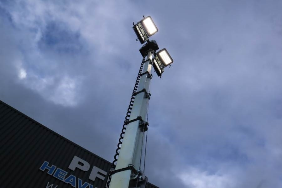 Trime X-BOX 4x320 LED Valid inspection, *Guarantee - Torre de iluminación: foto 3 Trime X-BOX 4x320 LED Valid inspection, *Guarantee - Torre de iluminación: foto 3