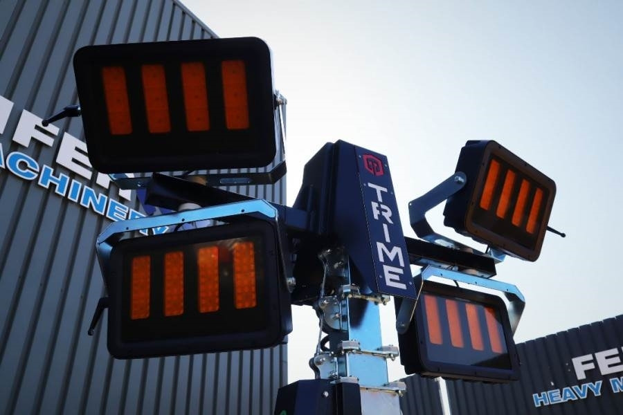 Trime X-Mast 4 × 320W Valid Inspection, *Guarantee - Torre de iluminación: foto 3 Trime X-Mast 4 × 320W Valid Inspection, *Guarantee - Torre de iluminación: foto 3