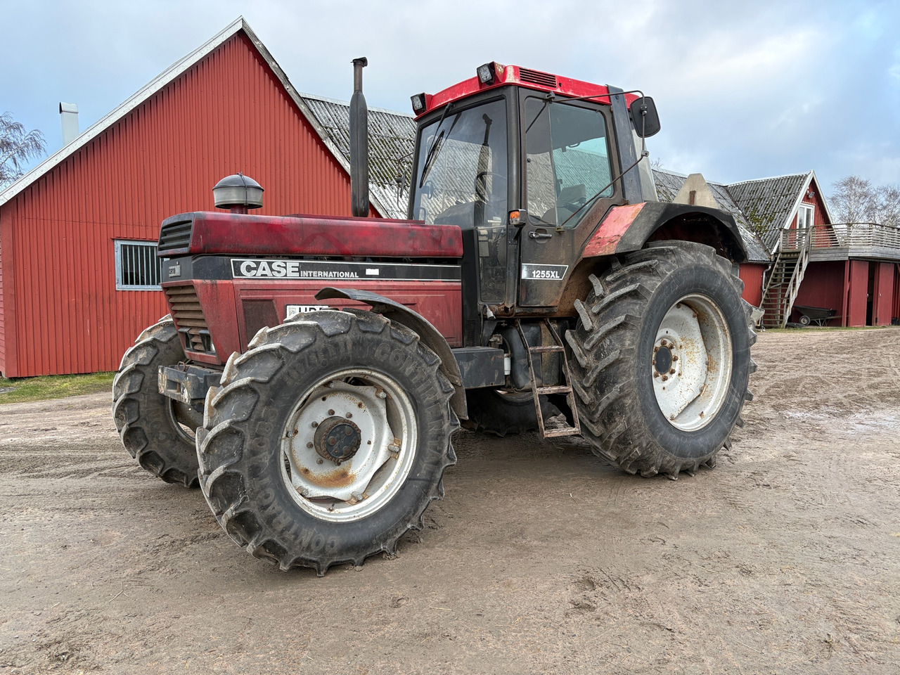 Case International 1255XL - Tractor: foto 1 Case International 1255XL - Tractor: foto 1