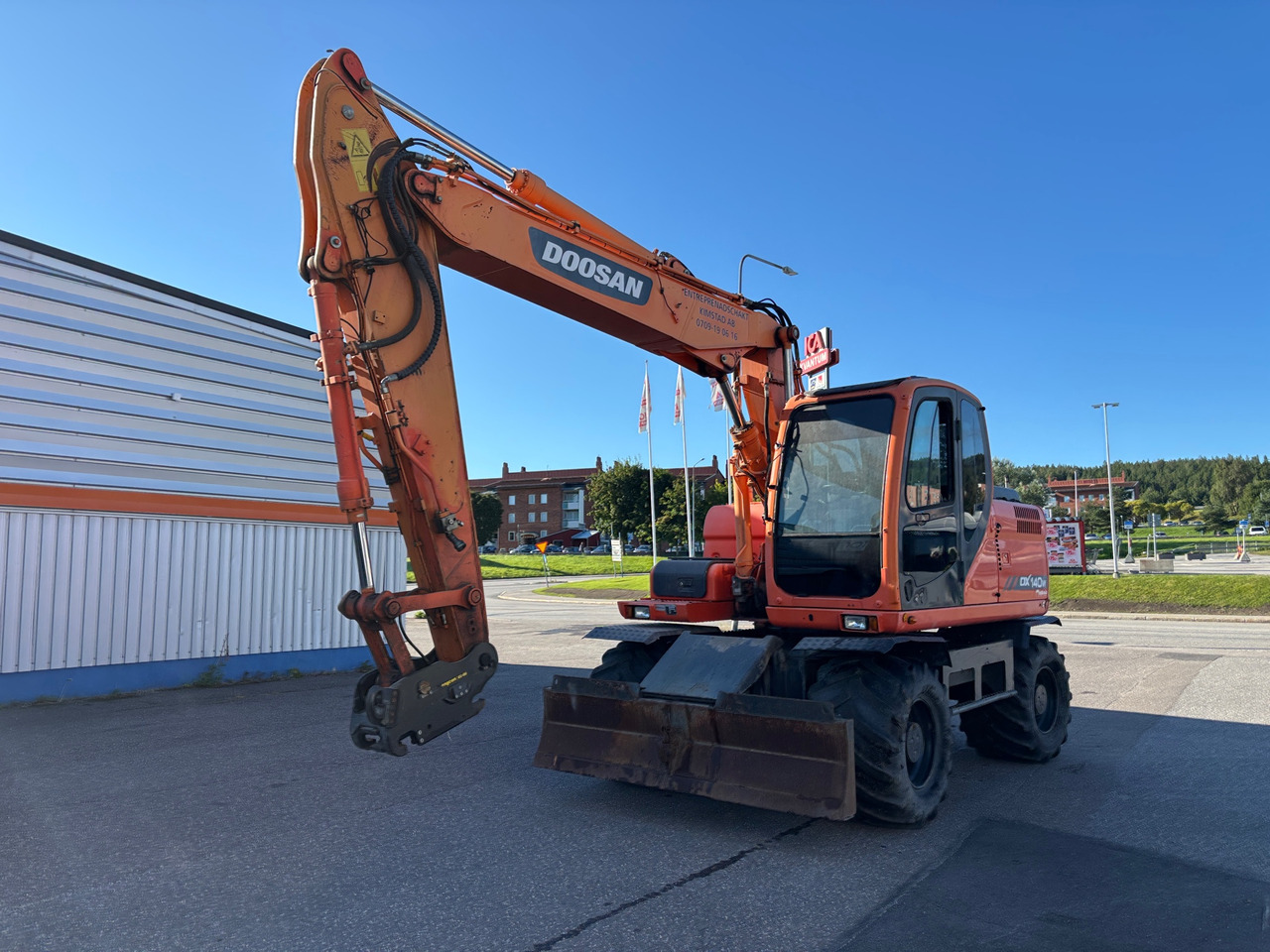 Doosan DX140W - Excavadora: foto 1 Doosan DX140W - Excavadora: foto 1