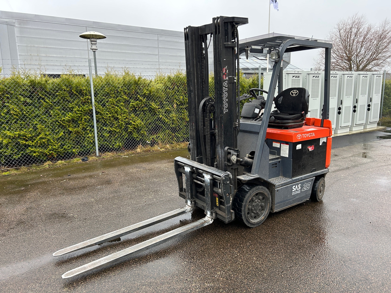 Toyota 7FBCU25 - Equipo de manutención: foto 1 Toyota 7FBCU25 - Equipo de manutención: foto 1