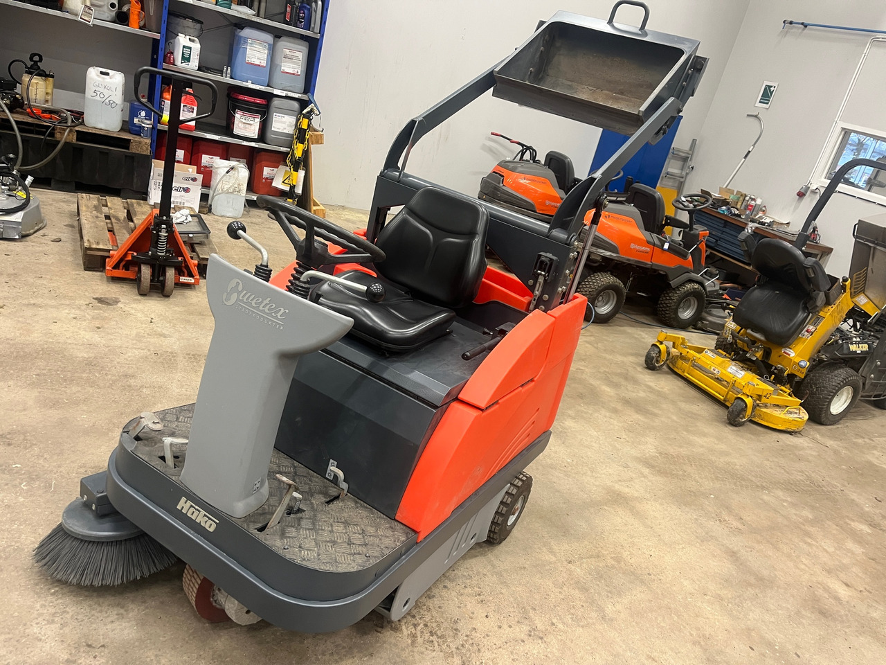 Hako Jonas-980EH - Barredora cucharón: foto 1 Hako Jonas-980EH - Barredora cucharón: foto 1