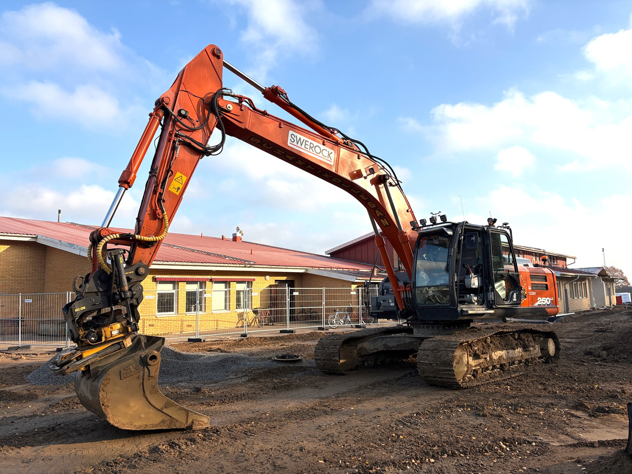 Hitachi ZX 250 LC-6 - Excavadora: foto 1 Hitachi ZX 250 LC-6 - Excavadora: foto 1