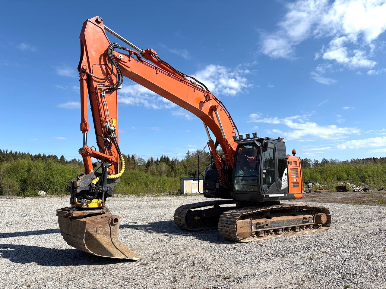 Hitachi ZX225USLC-6 - Excavadora: foto 1 Hitachi ZX225USLC-6 - Excavadora: foto 1