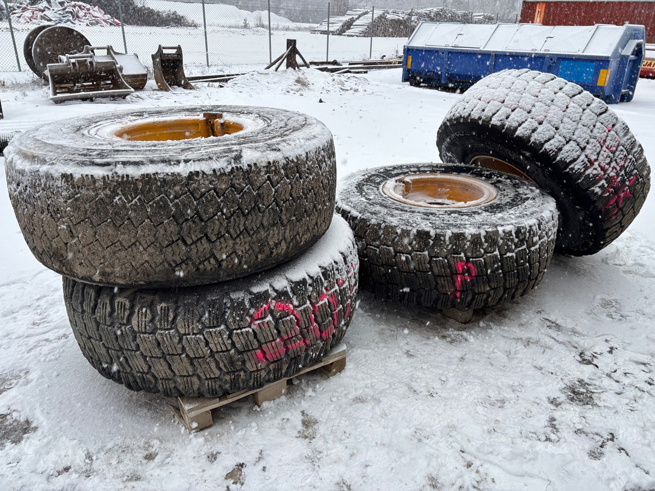 Michelin / Good Year - Neumático para Maquinaria de construcción: foto 1 Michelin / Good Year - Neumático para Maquinaria de construcción: foto 1