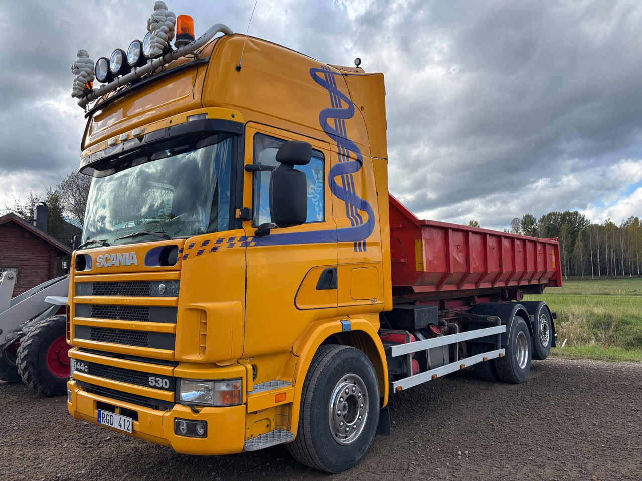 Scania R144GB 530 - Camión multibasculante: foto 1 Scania R144GB 530 - Camión multibasculante: foto 1
