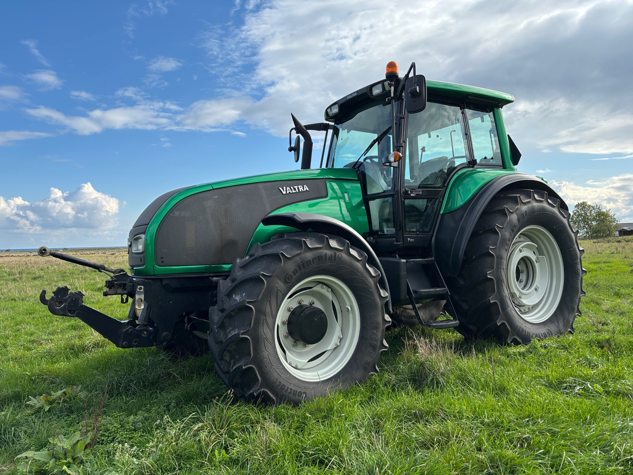 Valtra T150 - Tractor: foto 1 Valtra T150 - Tractor: foto 1