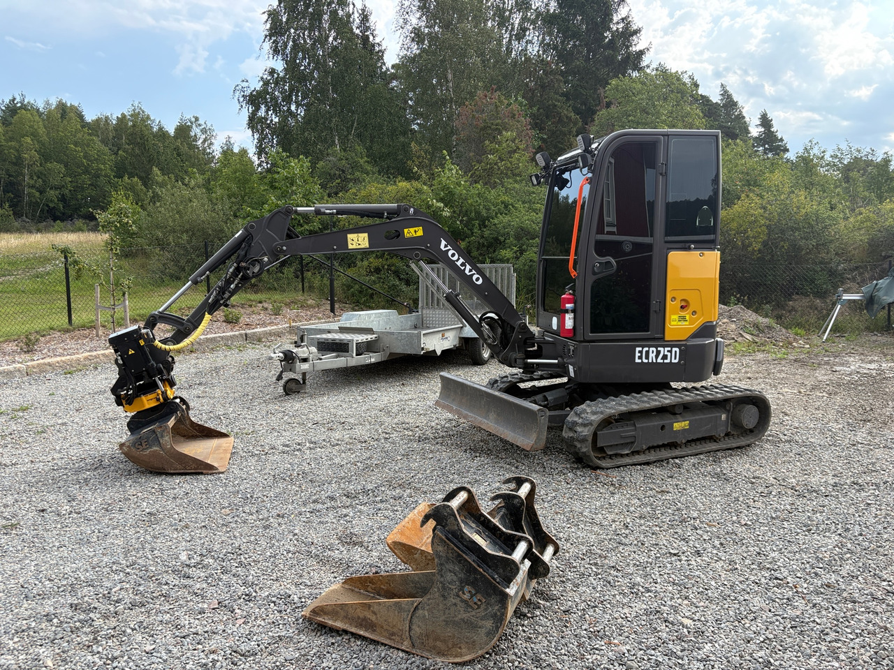 Volvo ECR25D - Excavadora: foto 1 Volvo ECR25D - Excavadora: foto 1