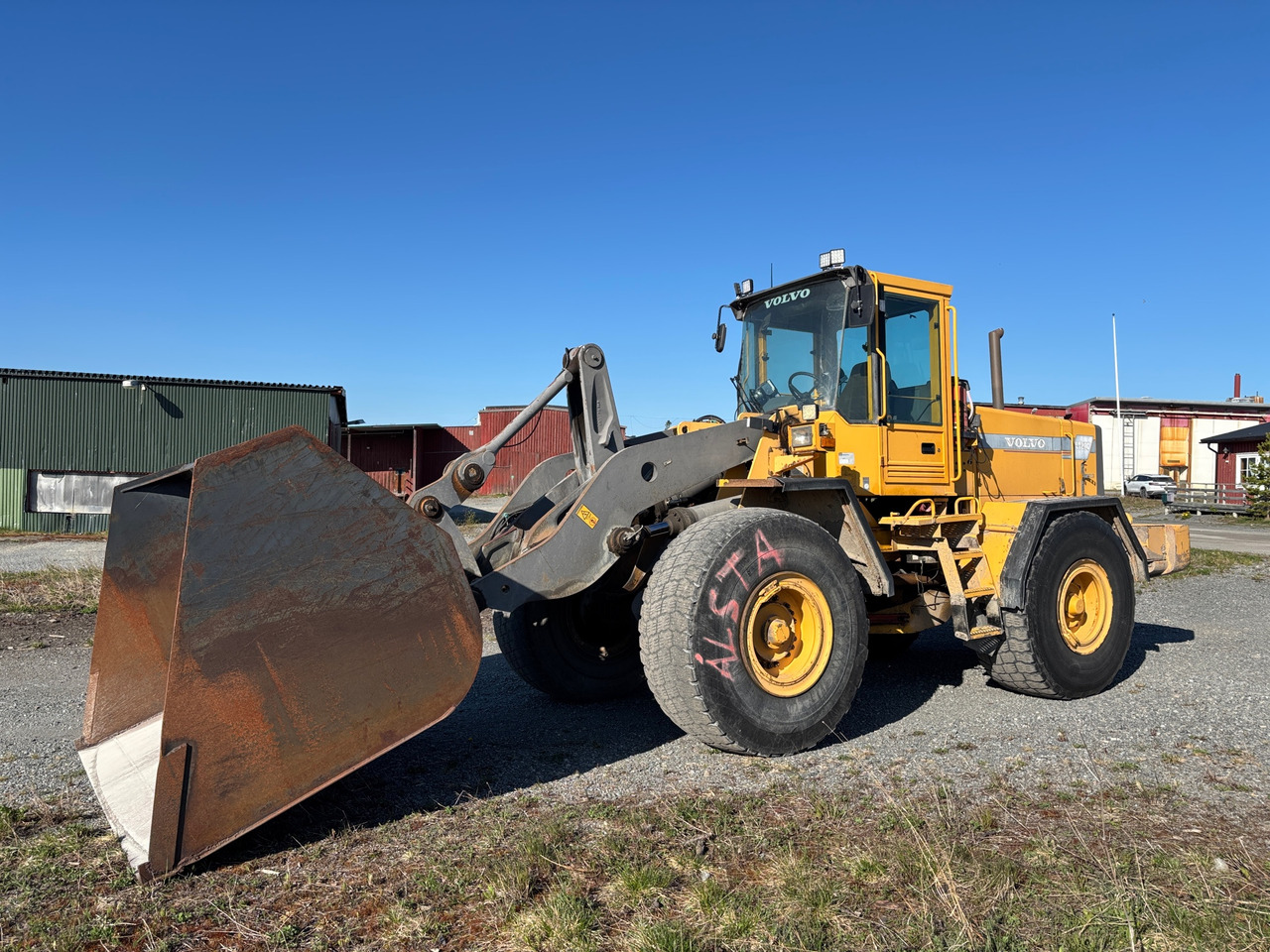 Volvo L120C - Cargadora de ruedas: foto 1 Volvo L120C - Cargadora de ruedas: foto 1