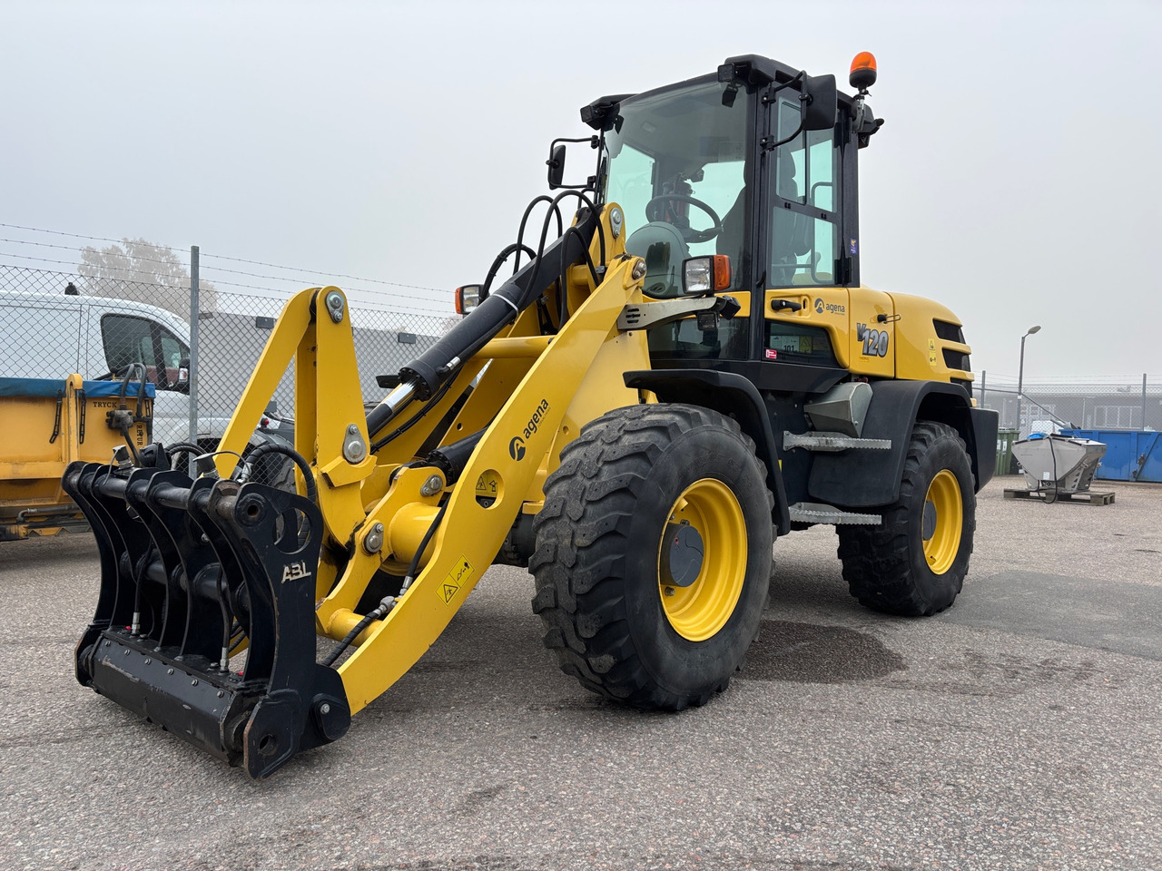 Yanmar V120 - Cargadora de ruedas: foto 1 Yanmar V120 - Cargadora de ruedas: foto 1