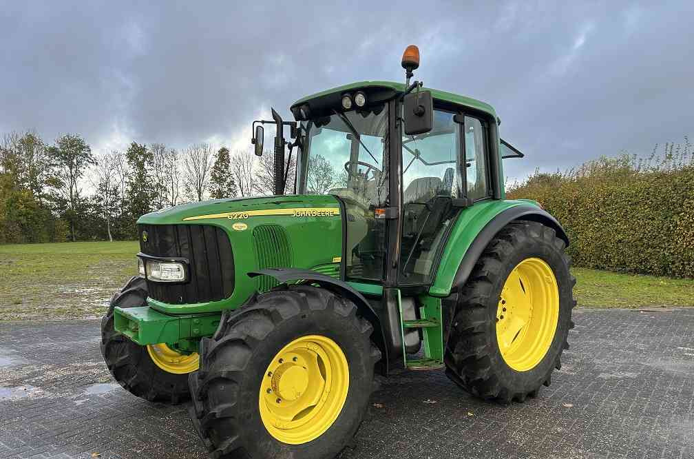 John Deere 6220 premium, 7500 uur MARGEPRIJS - Tractor: foto 1 John Deere 6220 premium, 7500 uur MARGEPRIJS - Tractor: foto 1