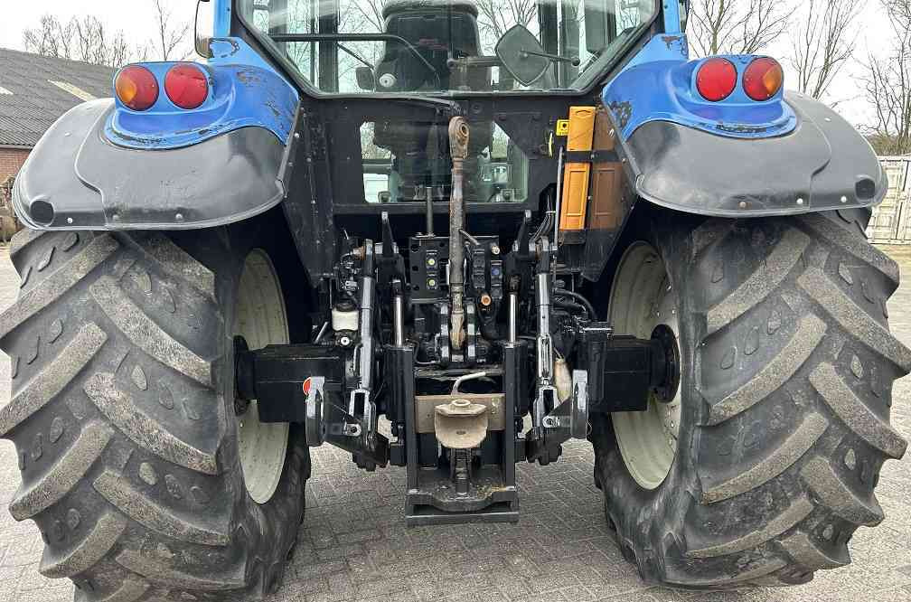 Valtra T130 - Tractor: foto 3 Valtra T130 - Tractor: foto 3