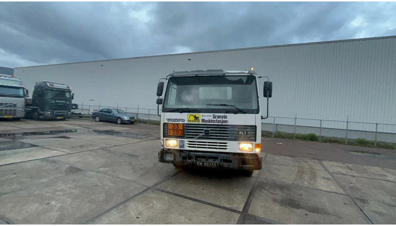 Volvo FL 7 Volvo FL7 285 Fuel tanker 4x2 - Camión cisterna: foto 3 Volvo FL 7 Volvo FL7 285 Fuel tanker 4x2 - Camión cisterna: foto 3