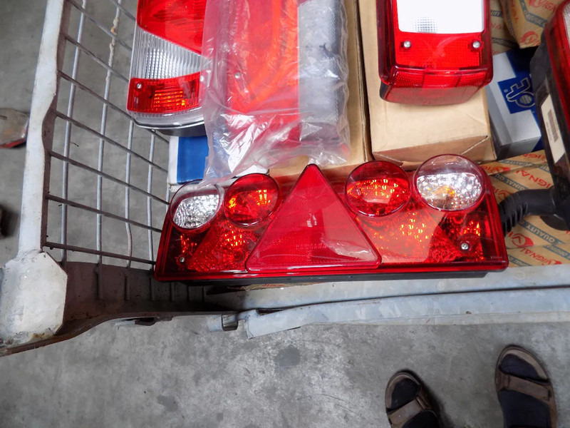 Luz trasera verlichting voor truck en trailer HELLA VERLICHTING truck en trailer: foto 8