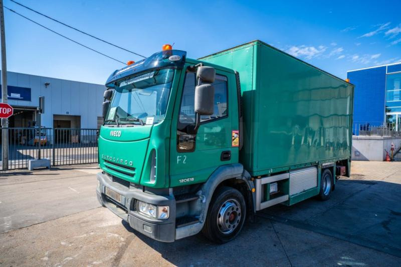 Iveco EUROCARGO 120E18 - Camión caja cerrada: foto 1 Iveco EUROCARGO 120E18 - Camión caja cerrada: foto 1
